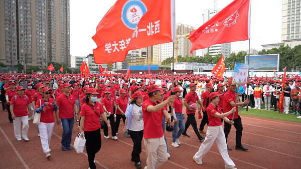 <b>咸阳市离退休干部第十届5·11健步走暨文化养老艺术节隆重开幕</b>