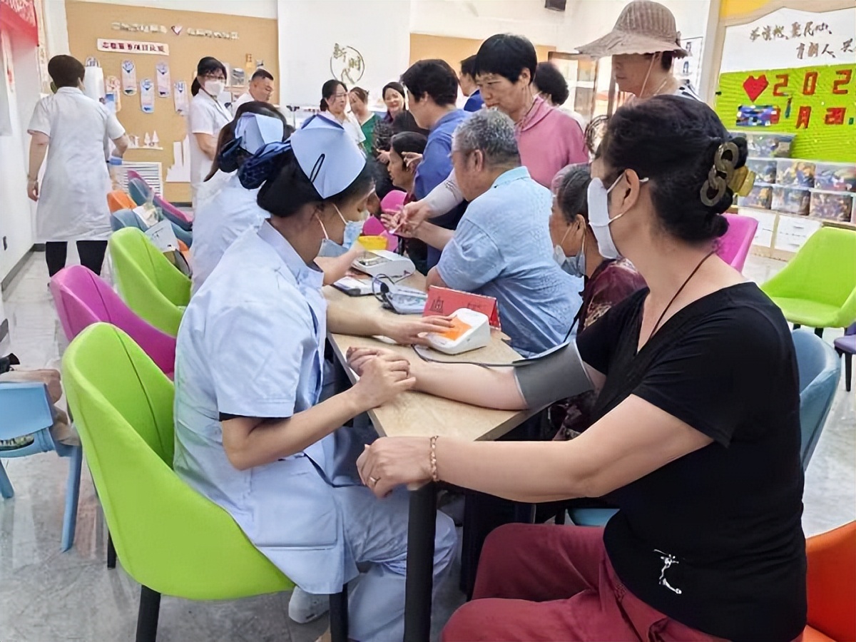 <b>咸阳市秦都区：家庭医生进社区 为群众送去个性化健康服务</b>