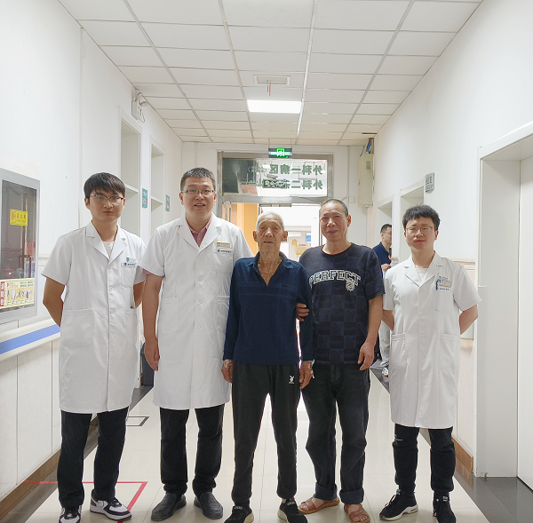 <b>名医在身边！咸阳彩虹医院局麻解决8旬老人40年疝气困扰</b>