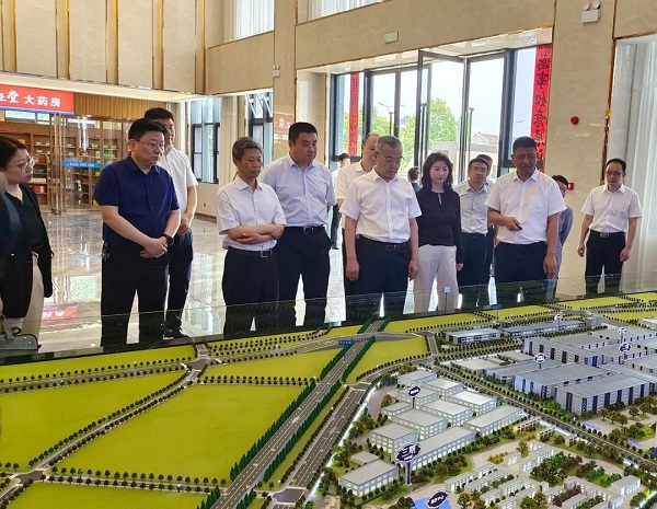 <b>冯锋赴汉中调研指导药品安全和医药产业发展工作</b>