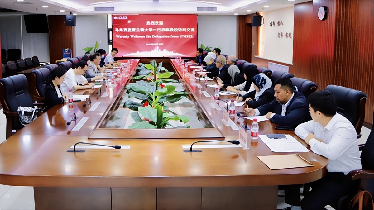 <b>马来西亚雪兰莪大学代表团访问西安翻译学院 深化两校国际交流合作</b>