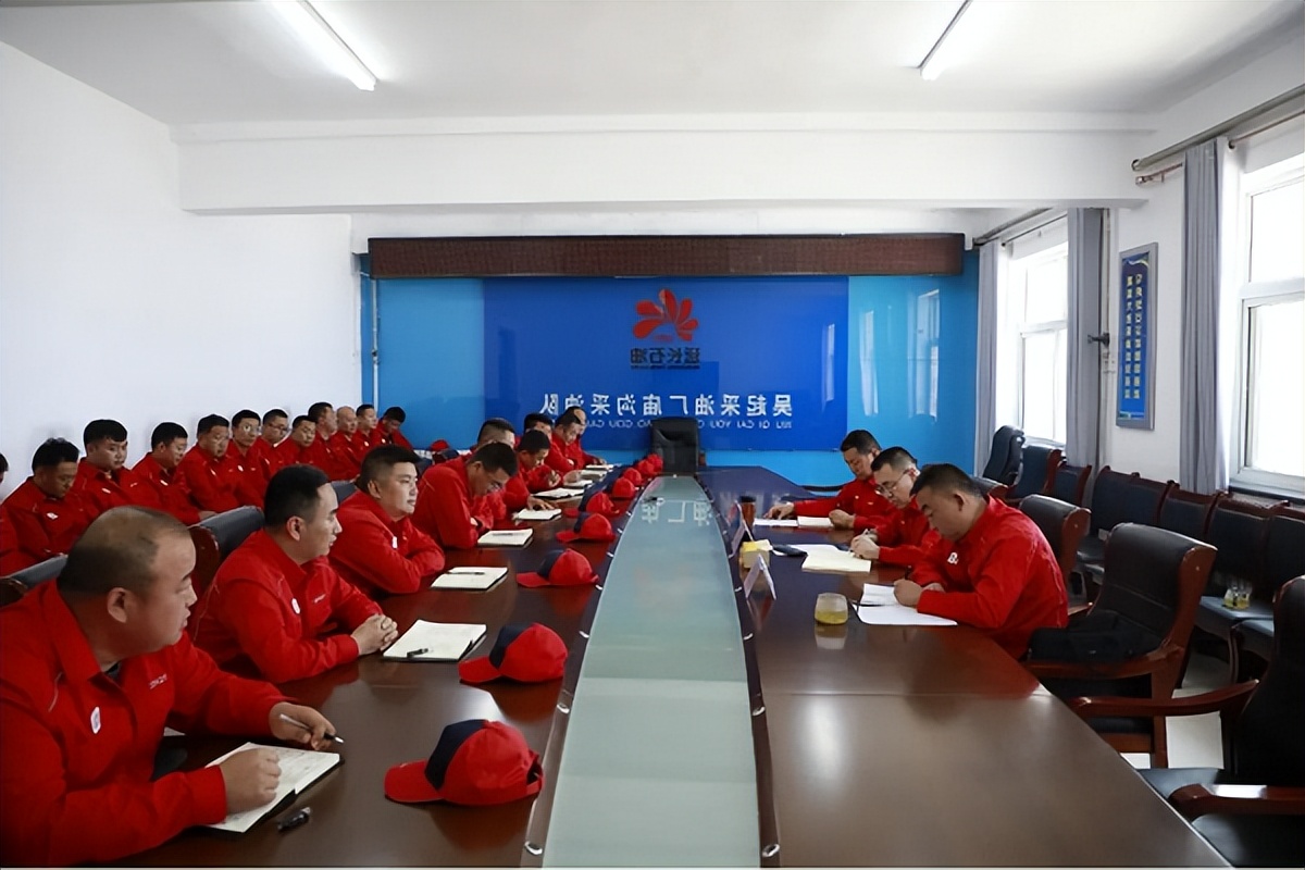<b>延长石油吴起采油厂厂长马涛在庙沟采油队开展调研</b>