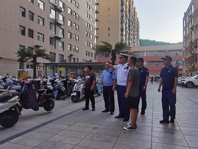 <b>成立199个检查组 榆林市消防救援支队组织开展电动自行车专项夜查行动</b>
