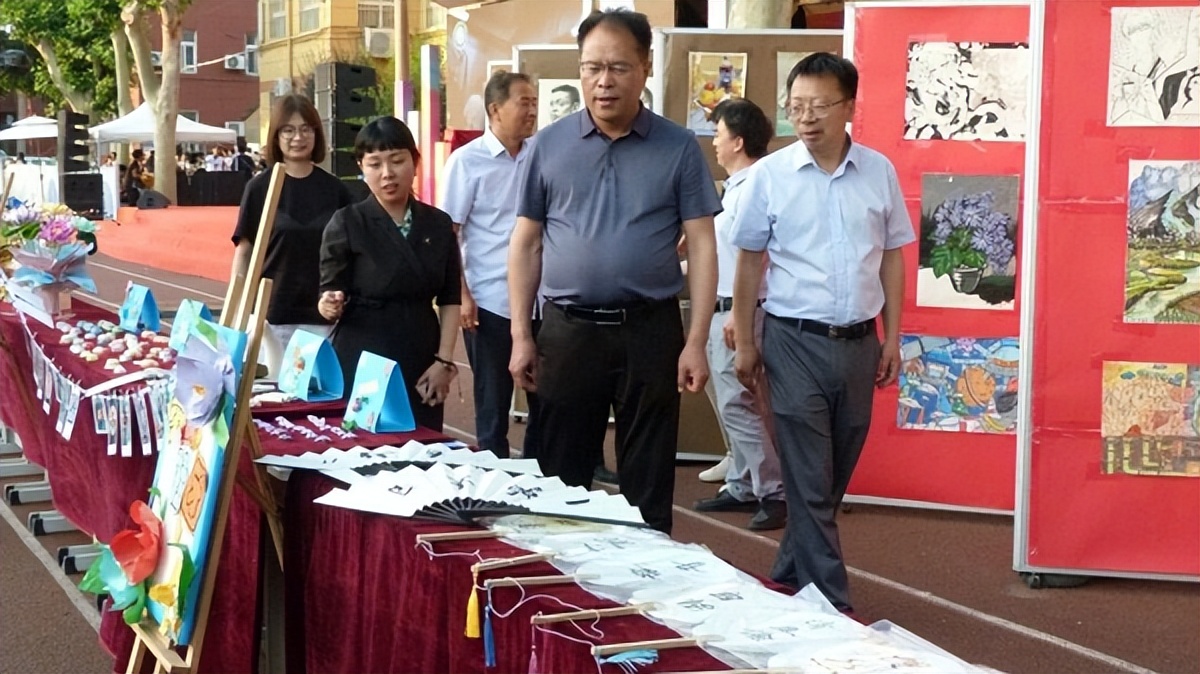 <b>庆华中学十九中校区槐文化科技艺术成果展：点赞青春 见证成长</b>