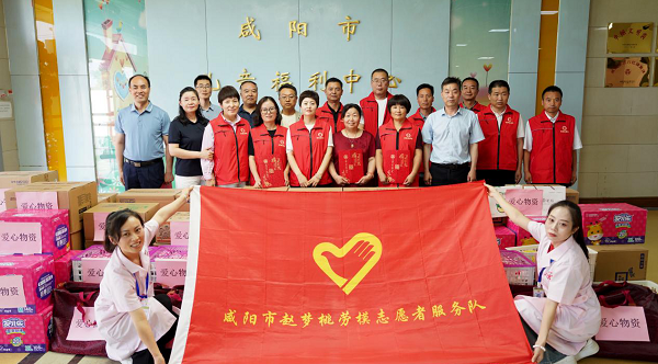 <b>爱心接力 温暖传递 赵梦桃劳模志愿服务队在行动</b>