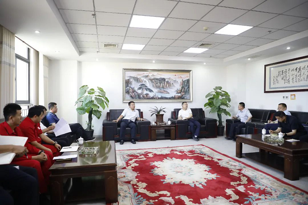 <b>吴起县委副书记、县长张宏江到吴起采油厂调研</b>