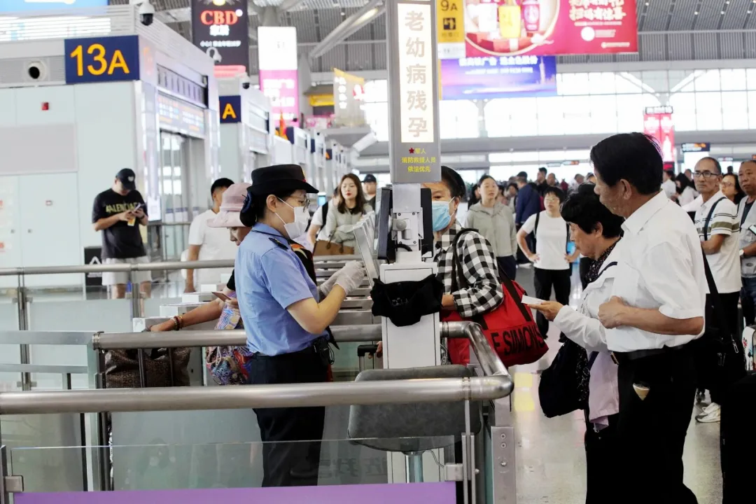 <b>端午假期西安加开多趟热门方向列车！还有纳凉旅游专列→</b>
