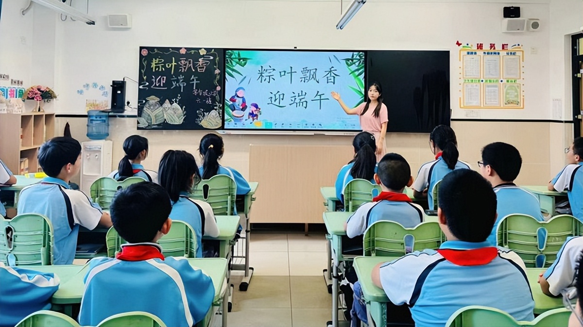 <b>西安市雁塔区等驾坡小学开展端午节主题活动，传承中华文化</b>