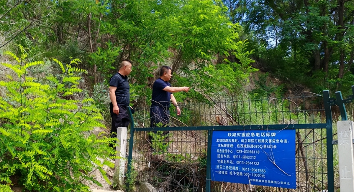 <b>延安市宝塔区柳林镇政府开展端午节环境整治活动</b>