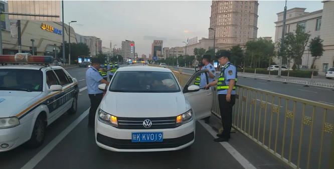 <b>榆林严厉打击网络预约出租汽车违法违规行为  </b>