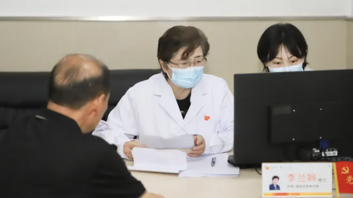<b>李兰娟院士出诊重庆市九龙坡区人民医院</b>