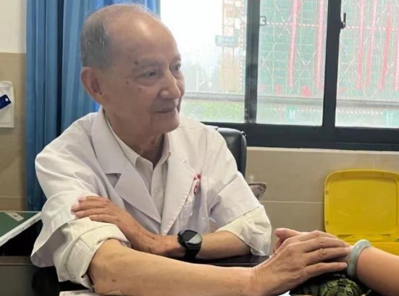 <b>德艺双馨的中医大师——肖国勋的医学研究与临床实践</b>