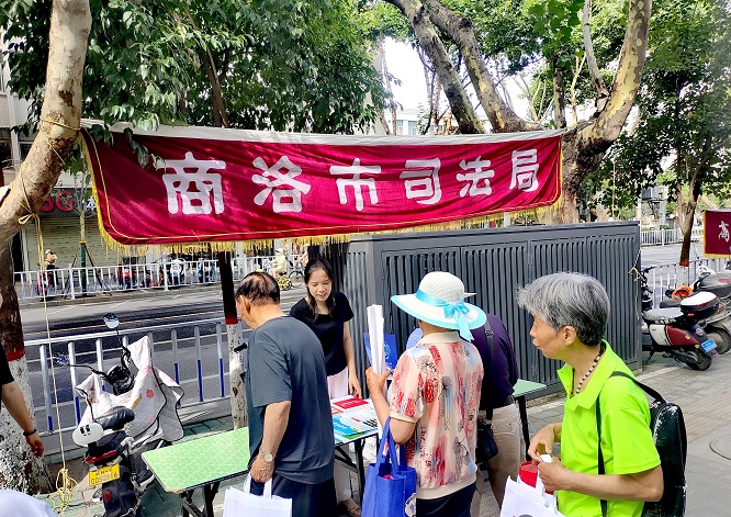 <b>商洛市司法局开展禁毒集中宣传咨询活动</b>