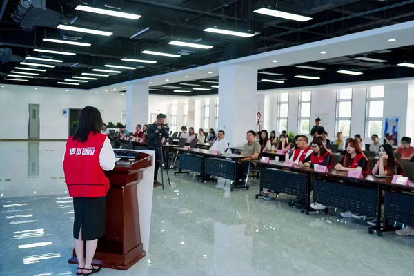 <b>咸阳市委网信办举行“遇见咸阳·益企同行”网络达人看咸阳网上主题宣传活</b>