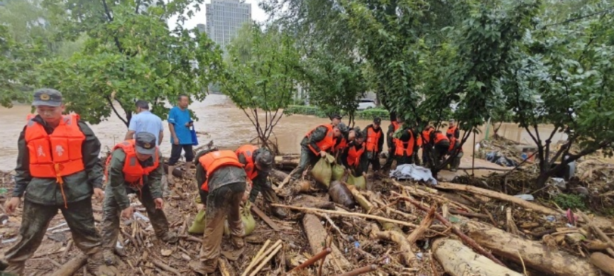 <b>宝鸡市区出现内涝、列车停运、道路中断！降雨持续至→</b>