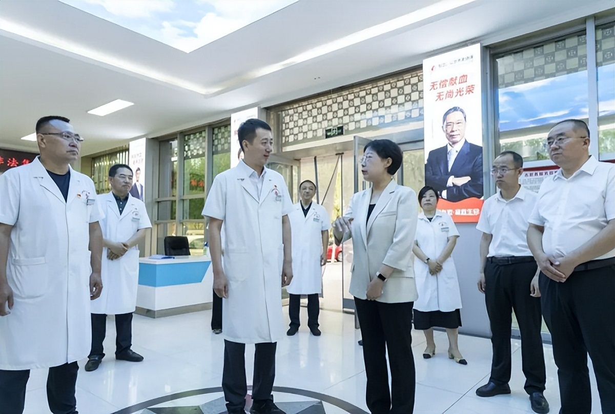 <b>榆林市政府党组成员雷纯一行在榆林市中心血站开展调研</b>
