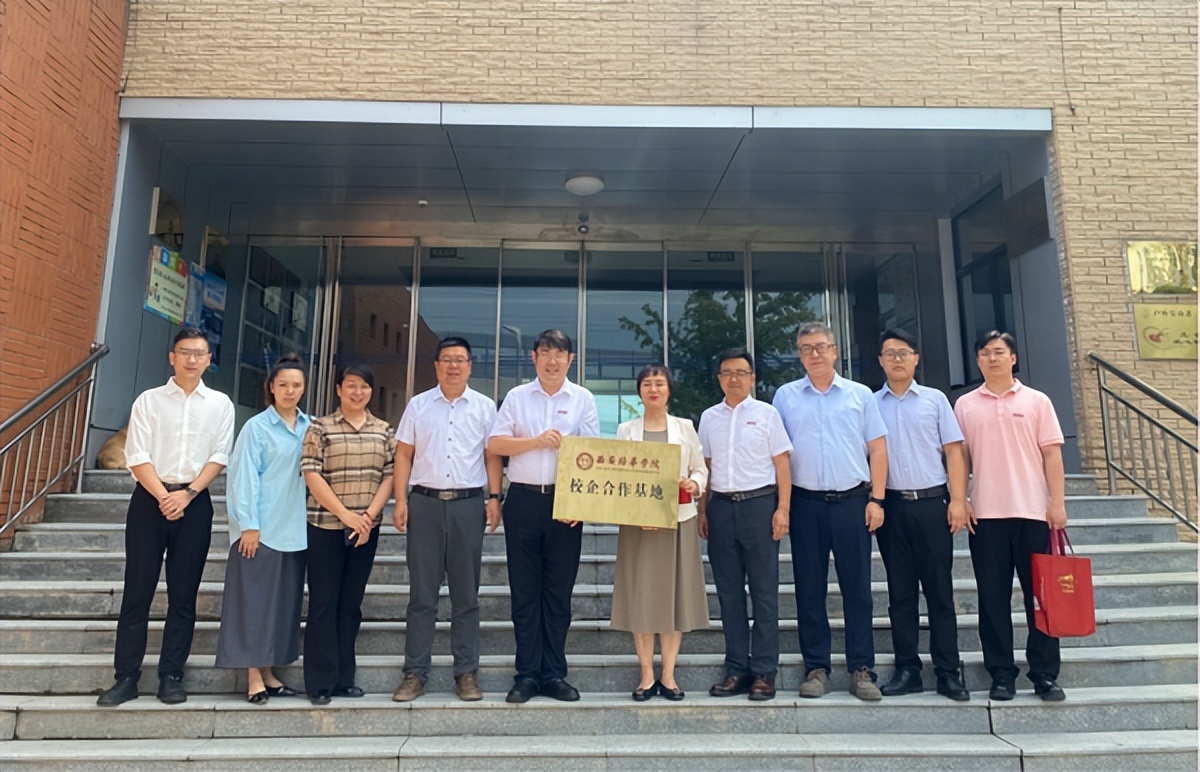 <b>经开区人力公司与西安培华学院达成校企合作</b>