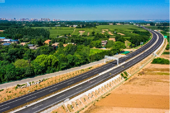 <b>兵马俑专用线公路改扩建工程将在9月底通车</b>