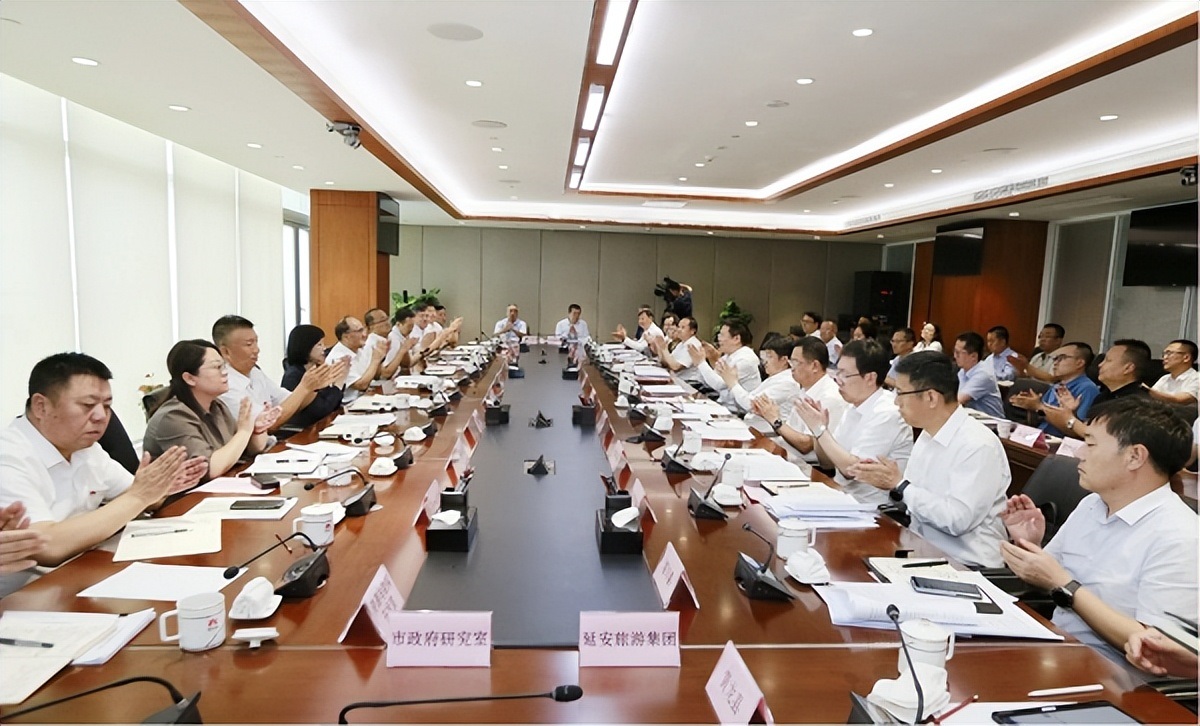 <b>延安市政府与延长石油集团企地联席会议在西安举行</b>