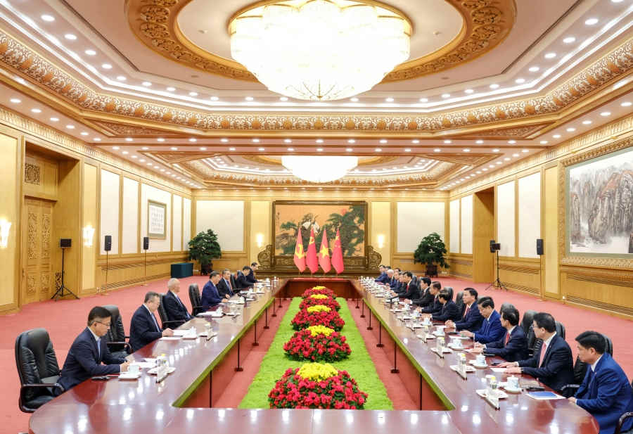 <b>习近平会见越共中央政治局委员、中央书记处常务书记梁强</b>