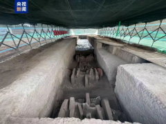 <b>西安一考古工地发掘古墓葬3000余座 车马坑30多座</b>