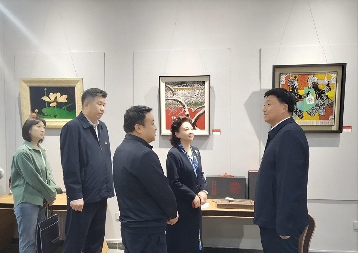 <b>陕西省委社会工作部到省非遗产业促进会开展调研</b>