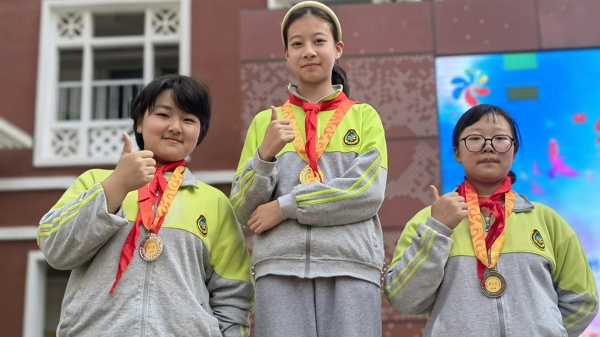 <b>碑林区振兴路小学2024年秋季三跳运动会：“绳”彩飞扬  强“毽”体魄  </b>