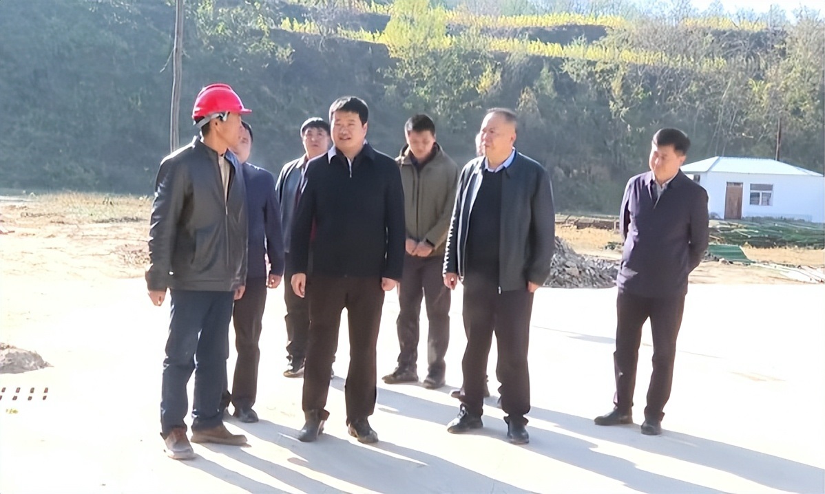 <b>延安市安塞区委副书记、区长李延武在砖窑湾镇、招安镇开展调研</b>