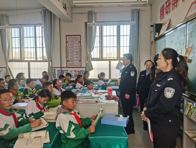 <b>“警”彩开讲！靖边县公安局张家畔派出所持续开展法治宣传进校园活动</b>
