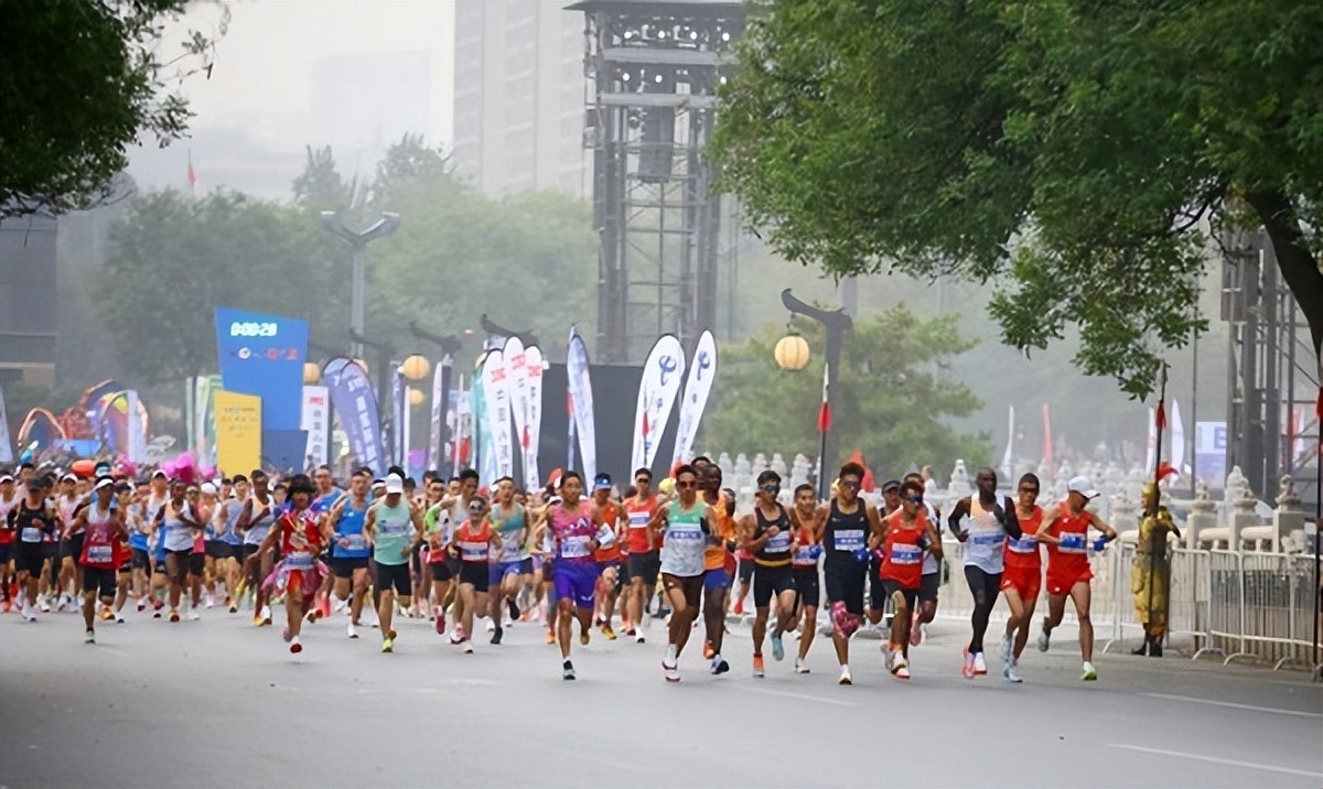 <b>既是竞技，又是经济 西安马拉松不止是一场奔跑</b>