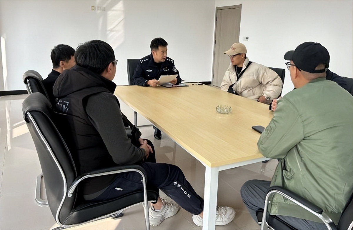 <b>西安航天公安持续拓宽“警社共治”阵地 不断为平安“加码”</b>