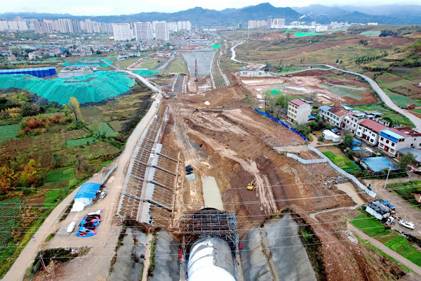 <b>众志成城：拆除咽喉之障，加快西康高铁建设</b>