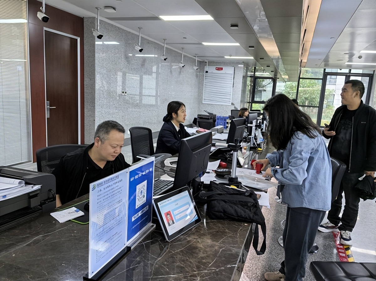 <b>西安经开区：“我陪群众走流程” 助推政务服务提质增效</b>