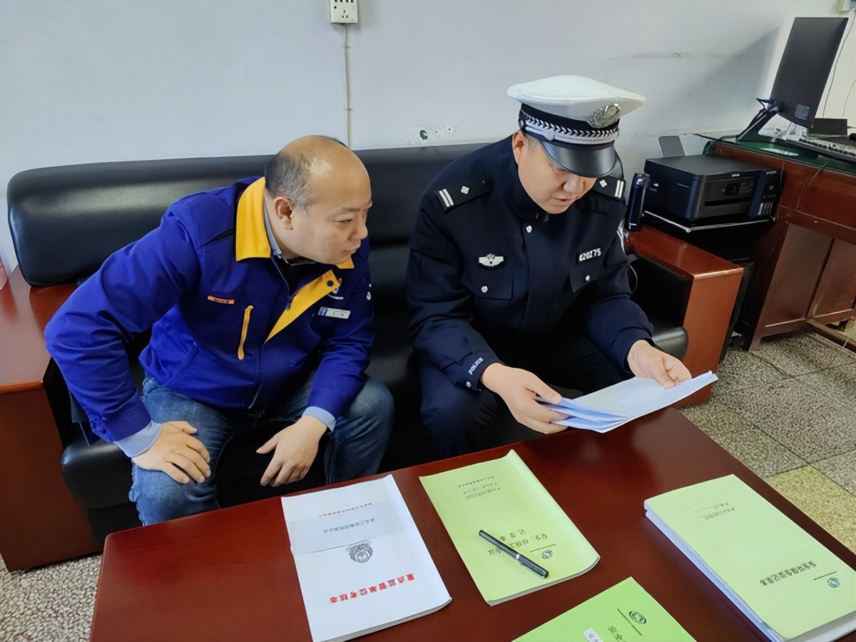 <b>西安经开区：警企共治 筑牢交通安全防线</b>
