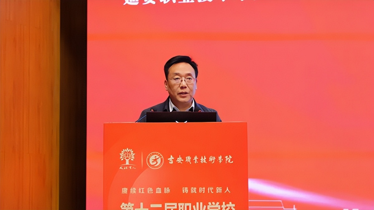 <b>第十二届职业学校“文化育人”论坛举行 冯奇海出席并讲话</b>