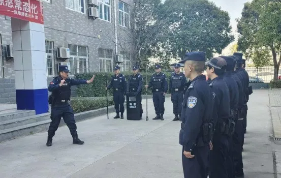 <b>西咸公安巡特警大队送教上门，提升派出所警务实战技能</b>