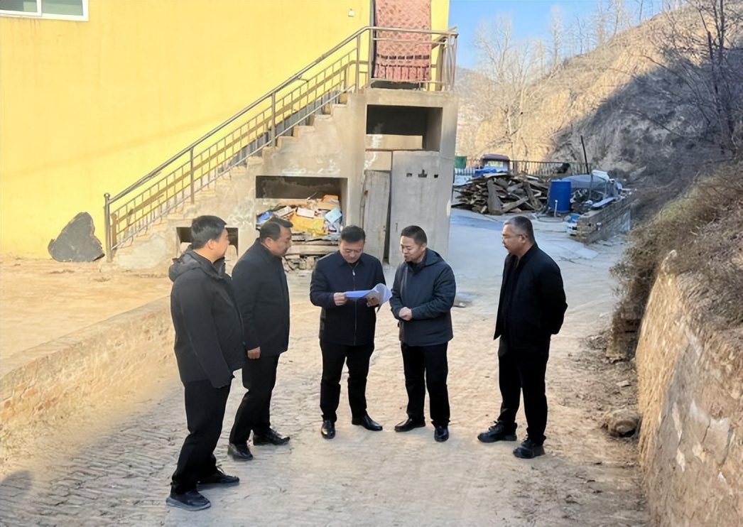 <b>延安市生态环境局在子长市督导地质灾害安全工作</b>