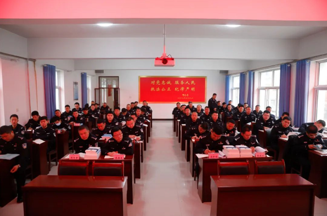 <b>靖边县公安局举行学习贯彻党的二十届三中全会精神暨法制员业务轮训班开</b>
