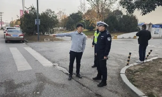 <b>西咸公安交警发挥“警社共治”优势 构建道路交通安全治理新格局</b>