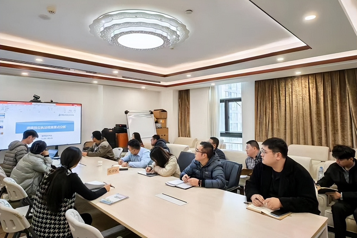 <b>西安经开区大气专项办开展业务集中培训会</b>