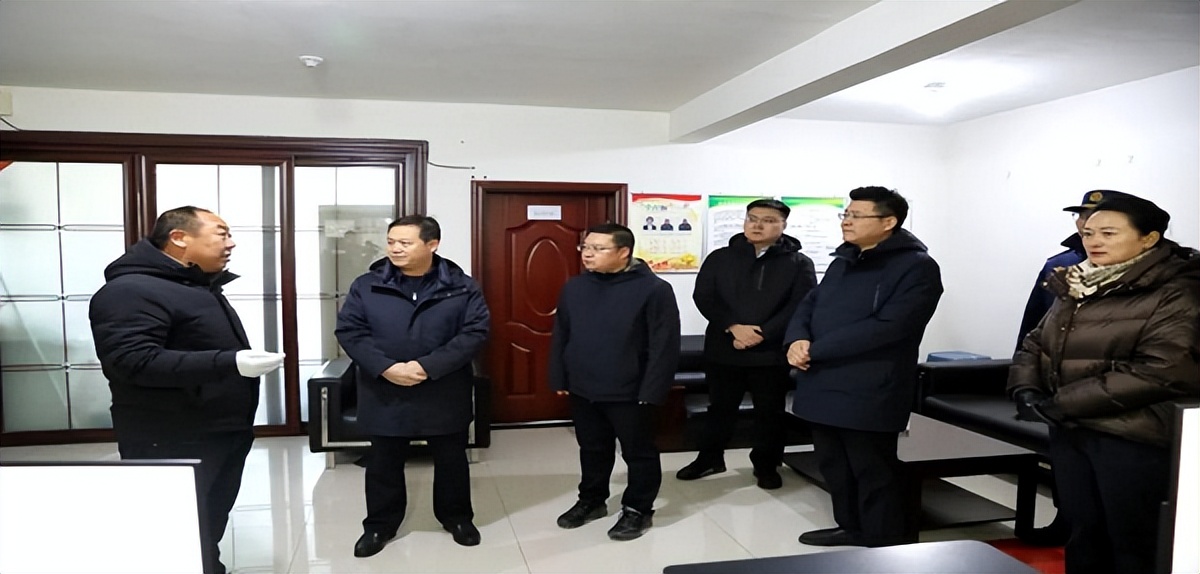 <b>延安市吴起县委书记贺毅督导辖区安全生产和地质灾害防范工作</b>