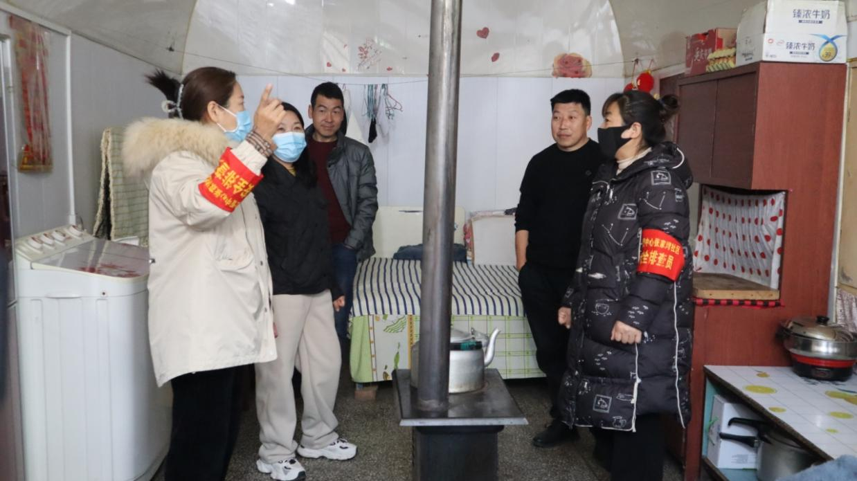<b>延川县积极开展用煤、用气安全大排查，守护家园安“燃”无恙</b>