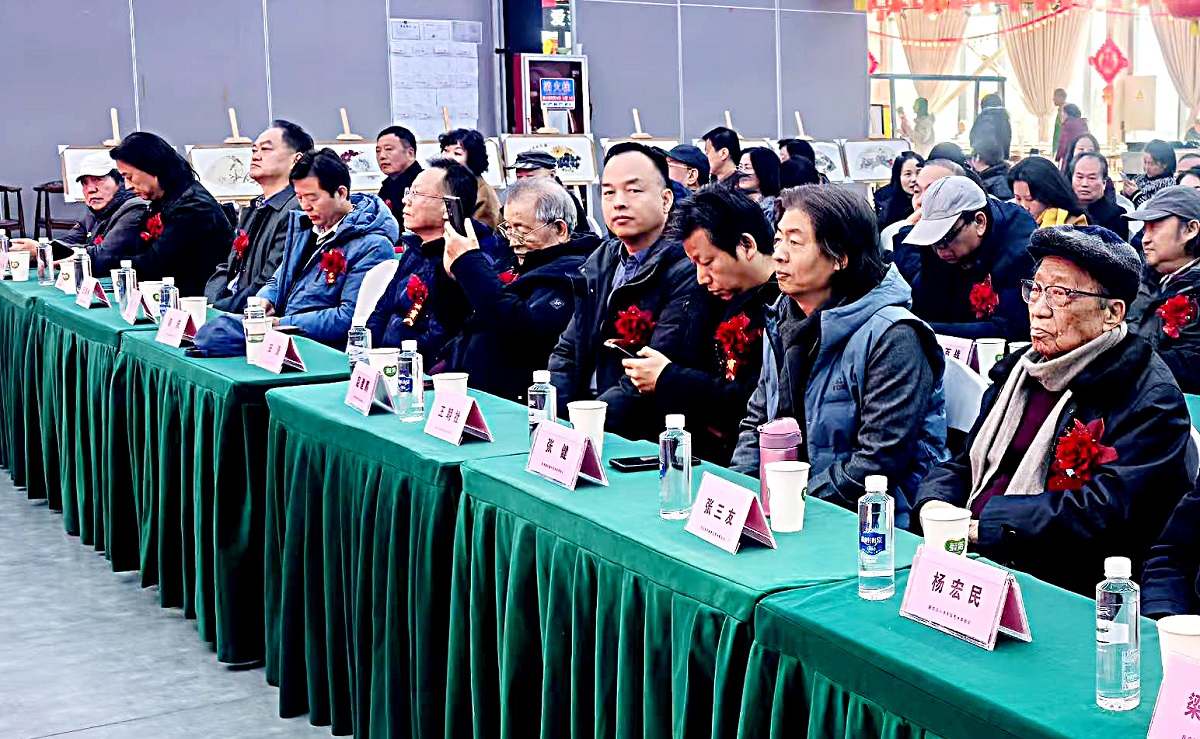 <b>西安浐灞国际港美术家协会2024年工作会议暨首届扇面展举行</b>