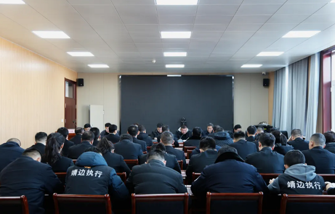<b>榆林市靖边县人大常委会对县人民法院部分员额法官履职情况进行查访    </b>
