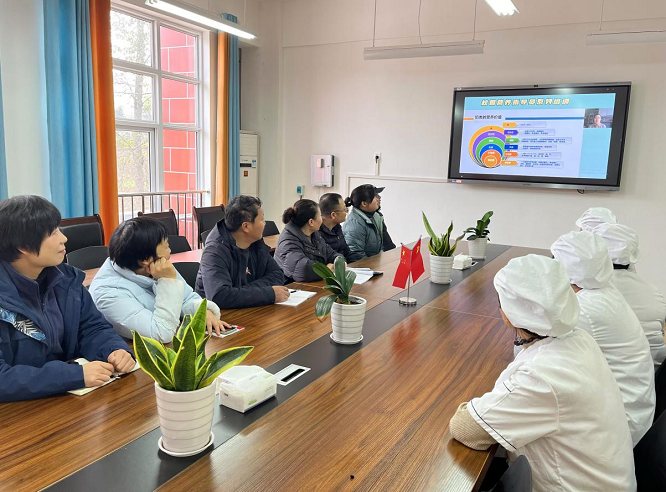 <b>汉中市宁强县西城小学让校园餐成为学生的“幸福餐 ”</b>