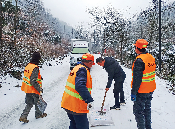 <b>汉中市宁强县积极应对冰雪天气 筑牢交通运输安全屏障  </b>