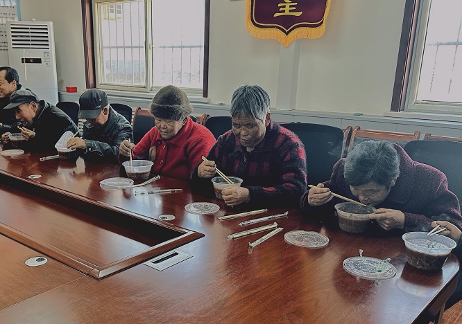 <b>铜川市宜君县：一碗腊八粥 暖胃更暖心</b>