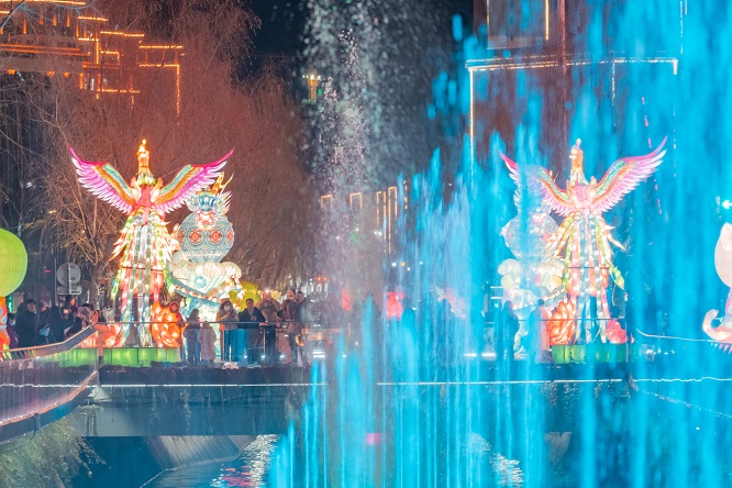<b>商洛市：水光熠熠映鹤城  花灯点点贺新春</b>