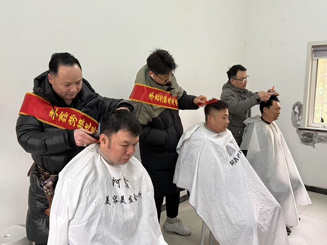 <b>西安市莲湖区解决新就业青年“头”等大事  </b>