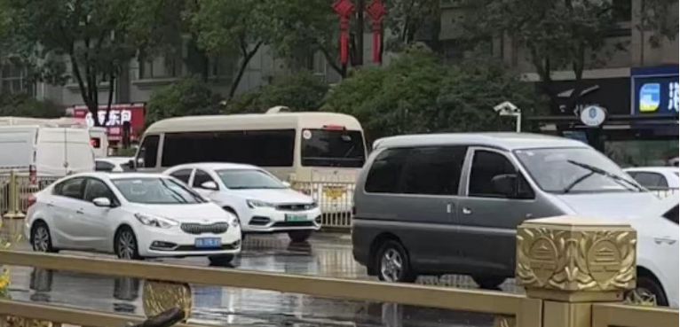<b>好消息！西安丈八东路与雁展路今日通车！</b>